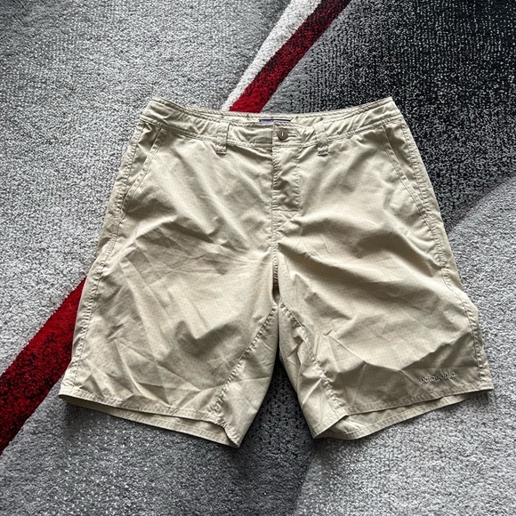 Patagonia Khaki Outdoor Men’s Shorts - Picture 1 of 4
